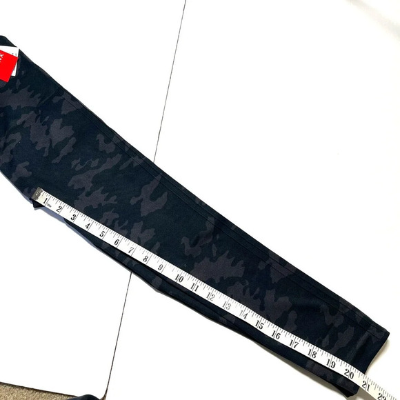 Spanx New $68 Look At Me Now Cropped Seamless Leggings Medium Black Camo - Picture 5 of 7